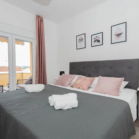 Paolo Apartment, Parking, Terrace, Netflix * Zadar