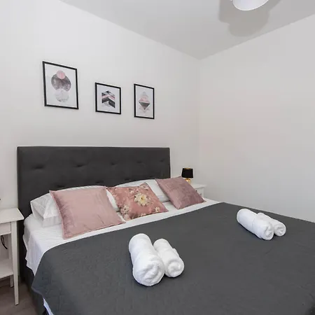 Paolo Apartment, Parking, Terrace, Netflix Apartmán